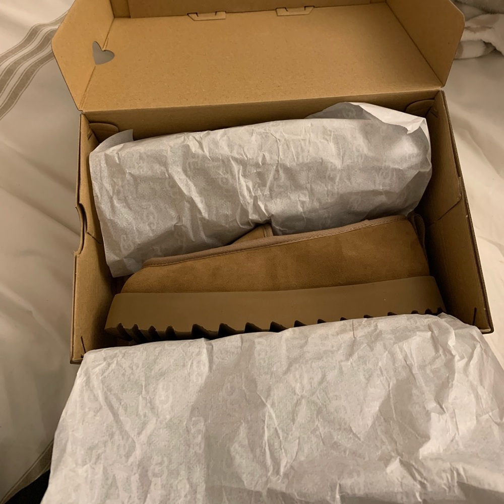 BRAND NEW PLATFORM UGGS